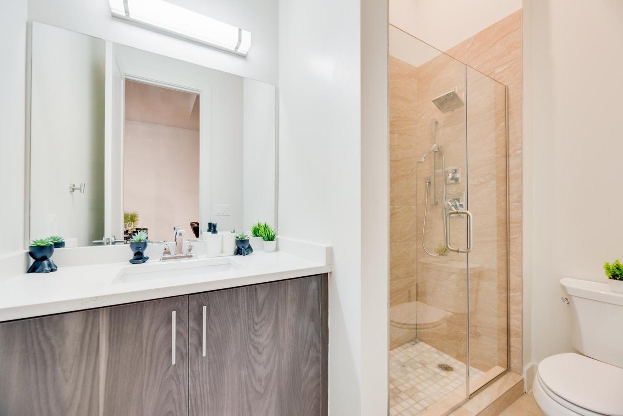Snazzy Loft Style 2Br I Gym I Parking I Workspace Dallas Dış mekan fotoğraf